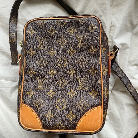 Vintage Louis Vuitton Crossbody Monogram Bag - Picture 2 of 9
